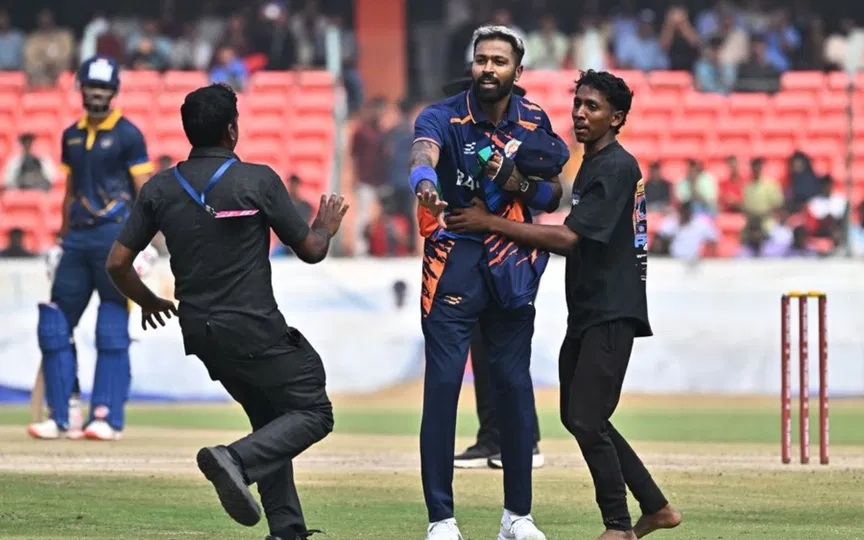 A Fan Touches Hardik's Feet news